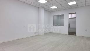 LOCAL COMERCIAL EN LLOGUER